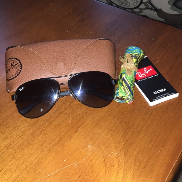 Ray-Ban Other - Ray Ban Grey Sunglasses and carrying case